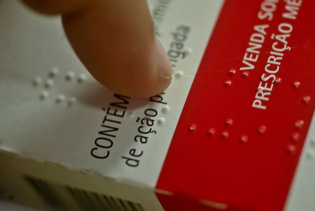 Envases de medicamentos deben  tener sustancia activa en Braille